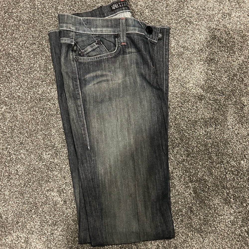 Gray rock & republic jeans with hot pink stitching, size 28